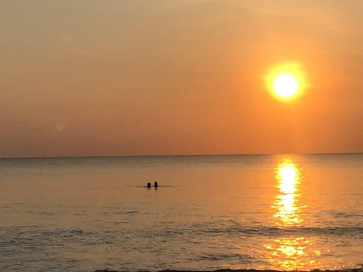 נילבלי Moon Isle Beach Bungalow מראה חיצוני תמונה